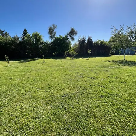 Venez respirer l'air de la Campagne a 70 km de de l'Océan, Villers sur Mers , Deauville ..... Maison de 100 m² ,sur une parcelle de 2000 m² 3 chambres toutes refaites , 2 salles d'eau , 2 toilettes , cuisine équipées . tous refait a neuf Holiday home *