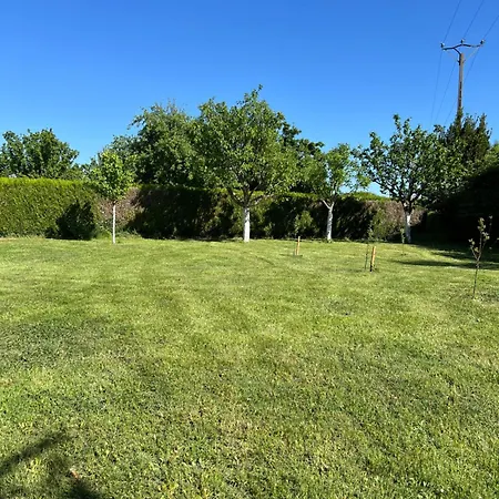 Venez respirer l'air de la Campagne a 70 km de de l'Océan, Villers sur Mers , Deauville ..... Maison de 100 m² ,sur une parcelle de 2000 m² 3 chambres toutes refaites , 2 salles d'eau , 2 toilettes , cuisine équipées . tous refait a neuf Holiday home La Ferte-en-Ouche