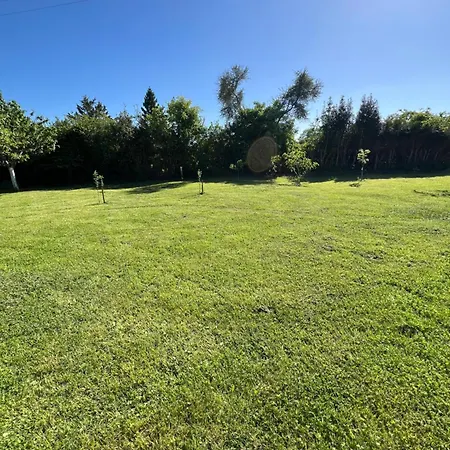 Venez respirer l'air de la Campagne a 70 km de de l'Océan, Villers sur Mers , Deauville ..... Maison de 100 m² ,sur une parcelle de 2000 m² 3 chambres toutes refaites , 2 salles d'eau , 2 toilettes , cuisine équipées . tous refait a neuf Holiday home La Ferte-en-Ouche