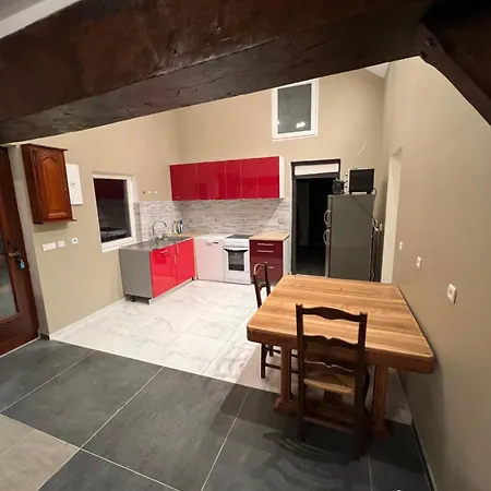 Holiday home Venez respirer l'air de la Campagne a 70 km de de l'Océan, Villers sur Mers , Deauville ..... Maison de 100 m² ,sur une parcelle de 2000 m² 3 chambres toutes refaites , 2 salles d'eau , 2 toilettes , cuisine équipées . tous refait a neuf