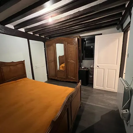 Holiday home Venez respirer l'air de la Campagne a 70 km de de l'Océan, Villers sur Mers , Deauville ..... Maison de 100 m² ,sur une parcelle de 2000 m² 3 chambres toutes refaites , 2 salles d'eau , 2 toilettes , cuisine équipées . tous refait a neuf La Ferte-en-Ouche