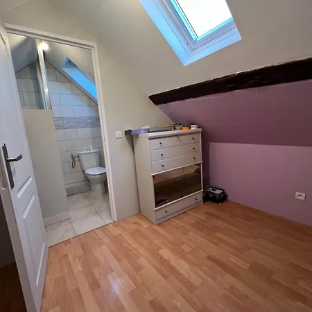 Holiday home Venez respirer l'air de la Campagne a 70 km de de l'Océan, Villers sur Mers , Deauville ..... Maison de 100 m² ,sur une parcelle de 2000 m² 3 chambres toutes refaites , 2 salles d'eau , 2 toilettes , cuisine équipées . tous refait a neuf La Ferte-en-Ouche