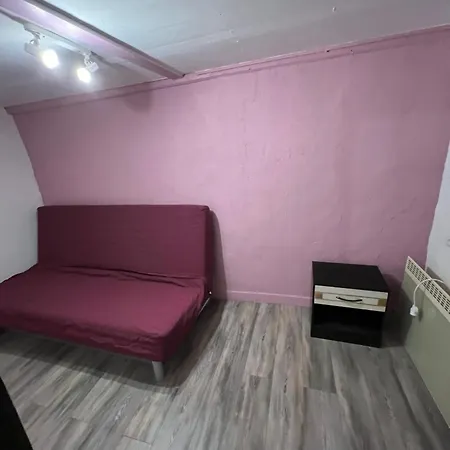 Venez respirer l'air de la Campagne a 70 km de de l'Océan, Villers sur Mers , Deauville ..... Maison de 100 m² ,sur une parcelle de 2000 m² 3 chambres toutes refaites , 2 salles d'eau , 2 toilettes , cuisine équipées . tous refait a neuf Holiday home *