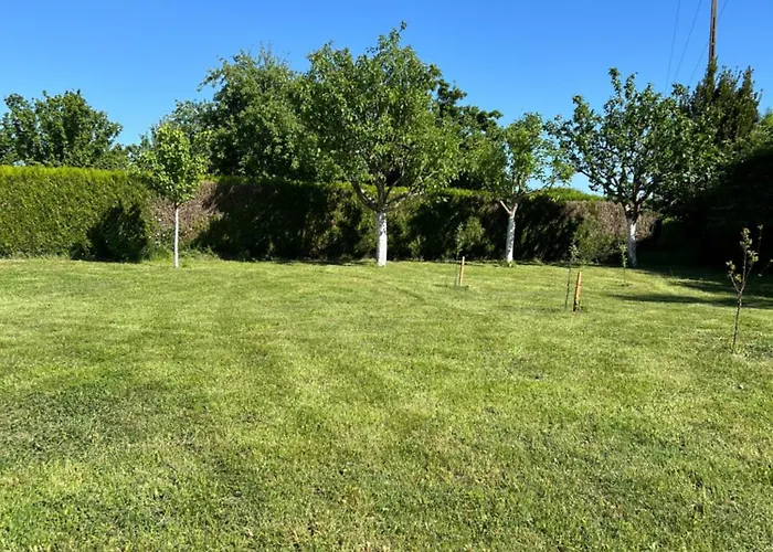 Venez Respirer L'air De La Campagne A 70 Km De De L'ocean, Villers Sur Mers , Deauville ..... Maison De 100 M² ,sur Parcelle De 2000 M² 3 Toutes Refaites , 2 Salles D'eau , 2 Toilettes , Cuisine Equipees . Tous Refait A Neuf Nyaraló La Ferte-en-Ouche