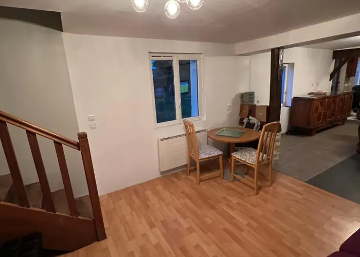 Venez Respirer L'air De La Campagne A 70 Km De De L'ocean, Villers Sur Mers , Deauville ..... Maison De 100 M² ,sur Parcelle De 2000 M² 3 Toutes Refaites , 2 Salles D'eau , 2 Toilettes , Cuisine Equipees . Tous Refait A Neuf Nyaraló *