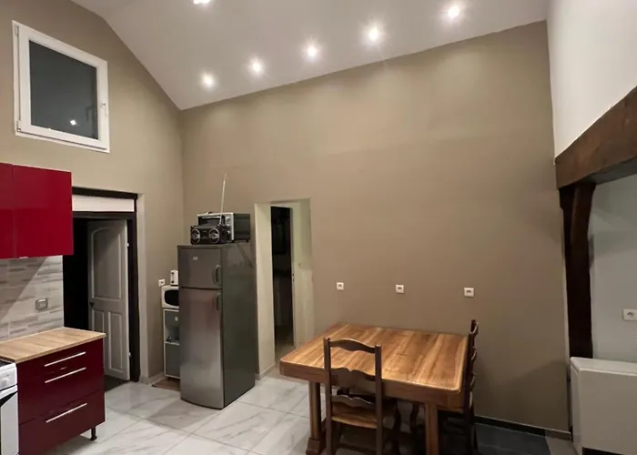 Venez Respirer L'air De La Campagne A 70 Km De De L'ocean, Villers Sur Mers , Deauville ..... Maison De 100 M² ,sur Parcelle De 2000 M² 3 Toutes Refaites , 2 Salles D'eau , 2 Toilettes , Cuisine Equipees . Tous Refait A Neuf * La Ferte-en-Ouche