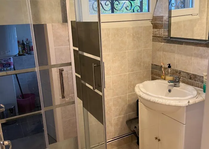 Venez Respirer L'air De La Campagne A 70 Km De De L'ocean, Villers Sur Mers , Deauville ..... Maison De 100 M² ,sur Parcelle De 2000 M² 3 Toutes Refaites , 2 Salles D'eau , 2 Toilettes , Cuisine Equipees . Tous Refait A Neuf * La Ferte-en-Ouche