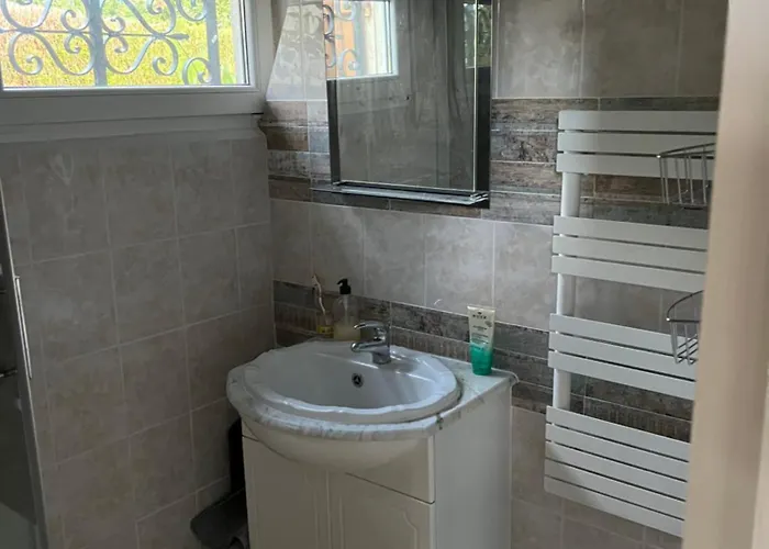 Venez Respirer L'air De La Campagne A 70 Km De De L'ocean, Villers Sur Mers , Deauville ..... Maison De 100 M² ,sur Parcelle De 2000 M² 3 Toutes Refaites , 2 Salles D'eau , 2 Toilettes , Cuisine Equipees . Tous Refait A Neuf *