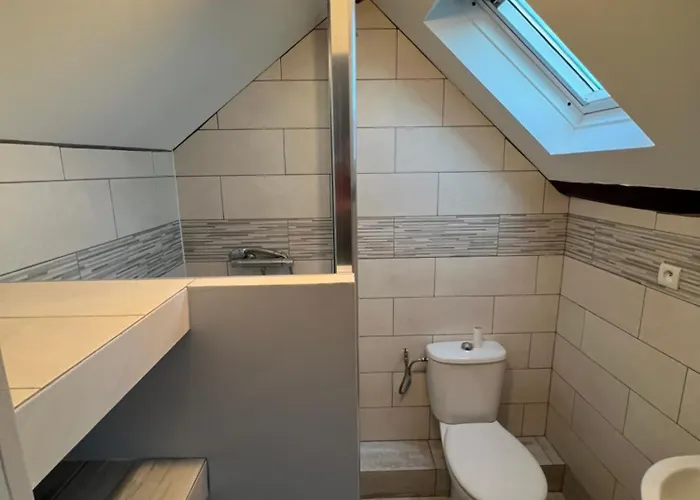 Venez Respirer L'air De La Campagne A 70 Km De De L'ocean, Villers Sur Mers , Deauville ..... Maison De 100 M² ,sur Parcelle De 2000 M² 3 Toutes Refaites , 2 Salles D'eau , 2 Toilettes , Cuisine Equipees . Tous Refait A Neuf Nyaraló La Ferte-en-Ouche